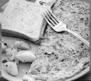 Chicken Sausages And Cheese Omlette