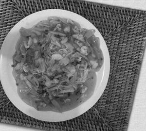 Mixed Chowmein (Egg Chicken Pork & Prawns)