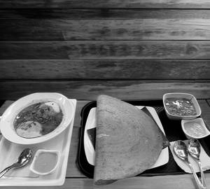 South combo plain edli + aloo masala dosa