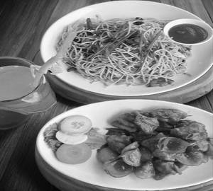 Dry chilli paneer with hakka noodles