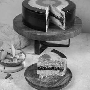Duet Swirls Cake