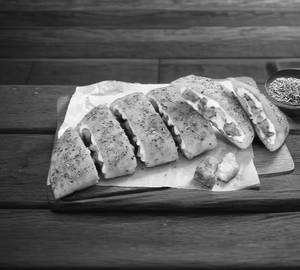 Paneer Tikka Stuffed Garlic Bread