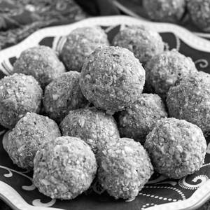 Gond Laddu