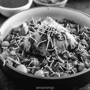 Samosa Channa Chaat ( Without Curd )