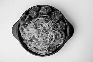 Hakka Noodles With Manchurian Gravy
