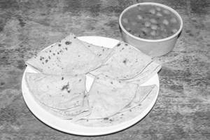 Chana Masala With 4 Tawa Roti