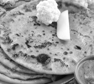 Gobi Paratha with Makhan