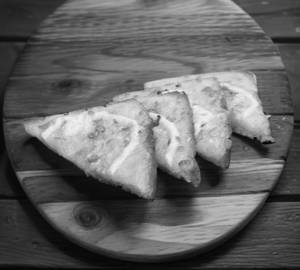 Cheese chilli garlic bread