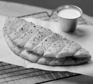 Paneer Stuffed Garlic Bread