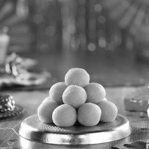 Besan Ladoo [4 Pieces]