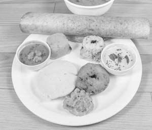 Super Combo (Masala Dosa + Idly + Vada + Pongal + Suji Halwa)                        
