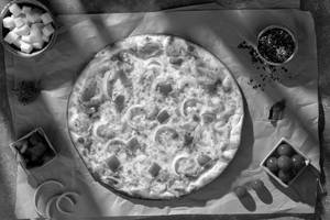 California Classic Onion & Capsicum Pizza