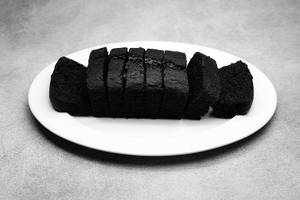 RICH CHOCOLATE SLICED CAKE