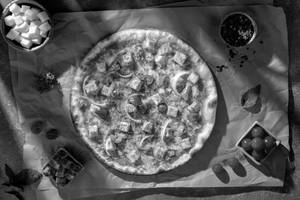 Korean Eol-eol-han Paneer Pizza