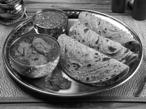 Makhani Soya Chaap, Dal Makhani, Paratha Thali