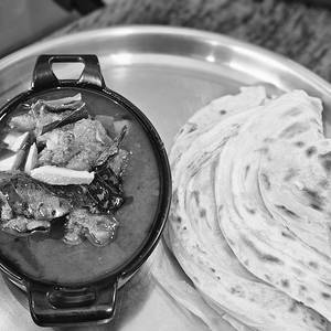 Kerala Parota With Nadan Chicken Curry [bc]