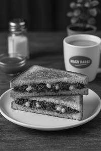 Spinach and corn sandwich