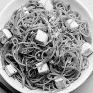 Paneer schezwan noodles