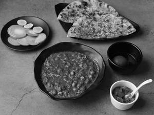 Amritsari Kulcha Combo