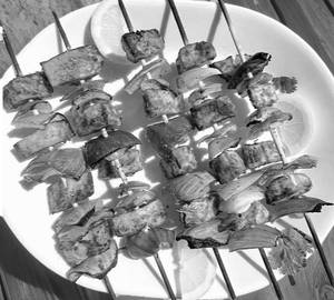 Paneer Tikka Tandoori (8Pcs With  Mint chutney   )