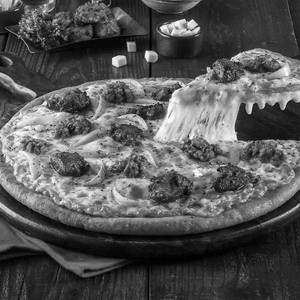 Peri Peri Chicken Cheese Brust Pizza