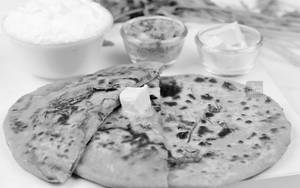 Tandoori Pyaz Parantha 1 Piece