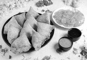 Samosa [10 Pieces] With Jalebi [500 G]