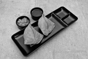 Samosa 2Pc (With Sabzi and chutney)