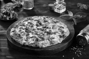 Chicken Cheese Tikka Pizza