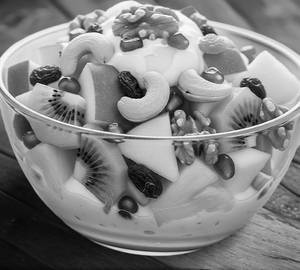 Fruits & nuts with yogurt & honey