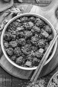 Chicken Manchurian With 1 Garlic Naan (Pack Of 2)