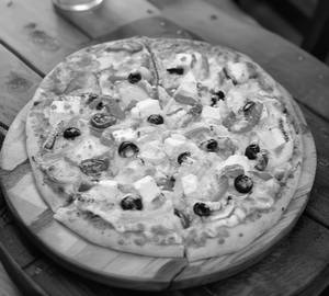 Cheesy Panneer Pizza (Medium)
