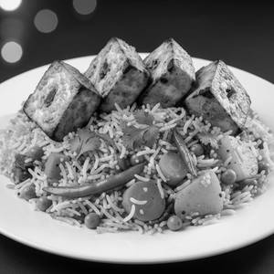 Veg Biryani With 4Pcs Paneer Tikka [Half]