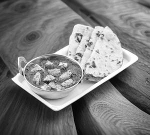 4 Chapathi With Palak Paneer