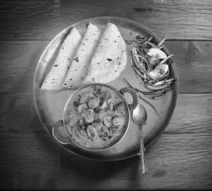 4 Phulka with Matar Mashroom