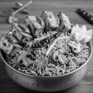 Mushroom Biryani With 4Pcs Paneer Tikka [Half]