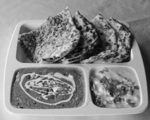 Paneer Kulcha With Dal & Raita