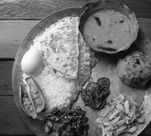 Veg Thali + Omelet Curry