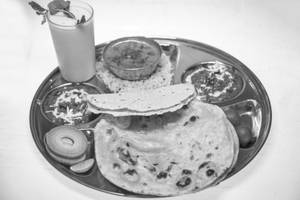 Thali Paneer Wali