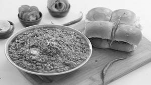 Soya Keema Masala With Breads (combo)