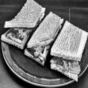 Toastsev Puri Sandwich