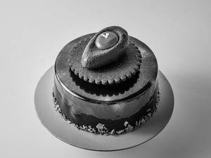 Dark Chocolate And Salted Caramel Cake