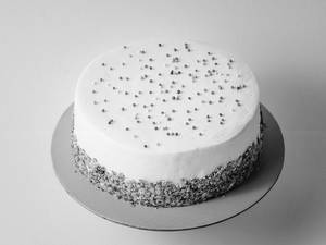 Nutsored Velvet Cake.