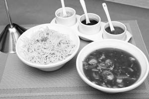 Mix Veg Hot Garlic Sauce With Rice Or Noodles (combo)
