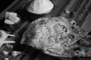 Garlic naan