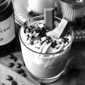 Super thick kitkat cold coffee with choco chips