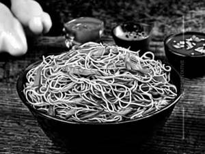 Chicken Hakka Noodles half