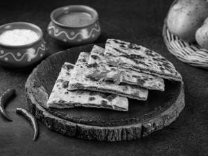 Aloo Paratha [1 Pc]