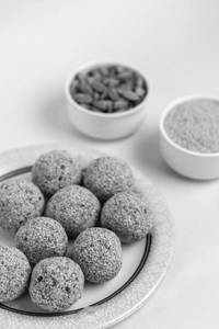 Tilli Laddu.