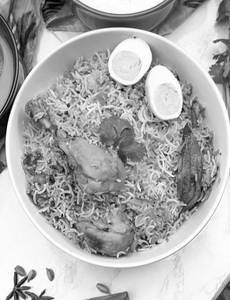 Hyderabadi Chicken Dum Biriyani With 1 Egg & Raita